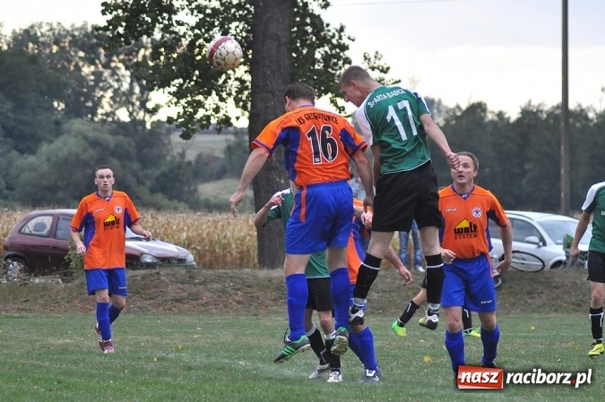 Zdjęcie w galerii na portalu naszraciborz.pl: Emocje w Grzegorzowicach. Trzy czerwone kartki i zwycięstwo Sparty wiadomości z regionu