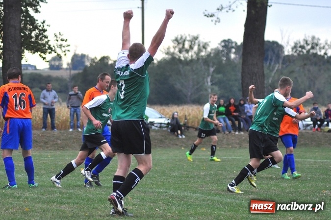 Zdjęcie w galerii na portalu naszraciborz.pl: Emocje w Grzegorzowicach. Trzy czerwone kartki i zwycięstwo Sparty wiadomości z regionu