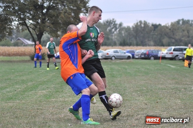 Zdjęcie w galerii na portalu naszraciborz.pl: Emocje w Grzegorzowicach. Trzy czerwone kartki i zwycięstwo Sparty wiadomości z regionu