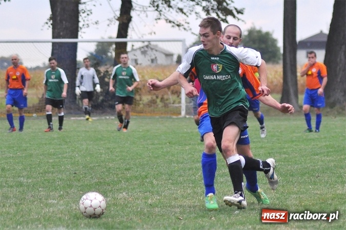 Zdjęcie w galerii na portalu naszraciborz.pl: Emocje w Grzegorzowicach. Trzy czerwone kartki i zwycięstwo Sparty wiadomości z regionu