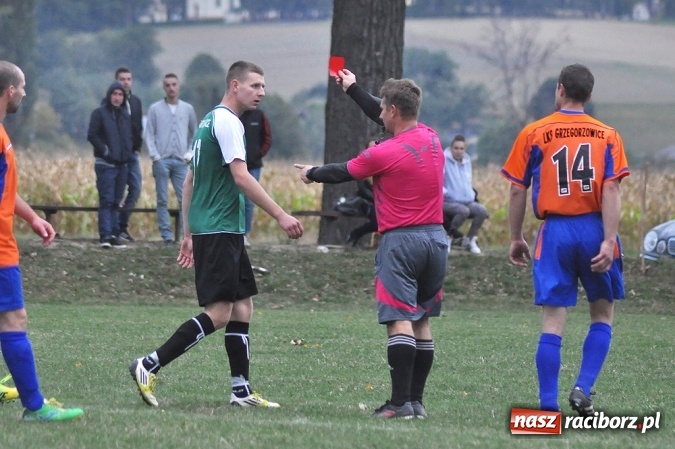 Zdjęcie w galerii na portalu naszraciborz.pl: Emocje w Grzegorzowicach. Trzy czerwone kartki i zwycięstwo Sparty wiadomości z regionu
