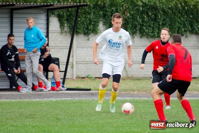 Zdjęcie w galerii na portalu naszraciborz.pl: A klasa: Derby gminy dla Tworkowa. Tysięczny mecz Dariusza Podlaska wiadomości z regionu