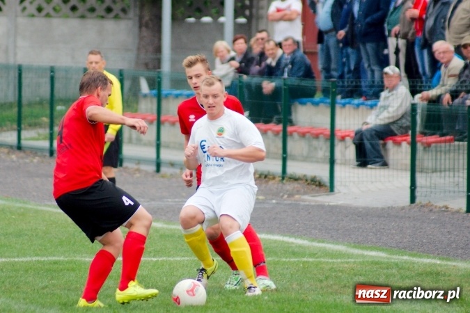 Zdjęcie w galerii na portalu naszraciborz.pl: A klasa: Derby gminy dla Tworkowa. Tysięczny mecz Dariusza Podlaska wiadomości z regionu
