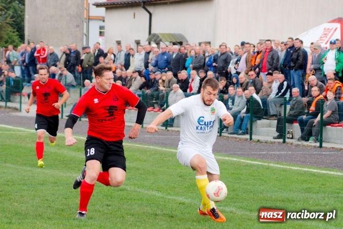 Zdjęcie w galerii na portalu naszraciborz.pl: A klasa: Derby gminy dla Tworkowa. Tysięczny mecz Dariusza Podlaska wiadomości z regionu