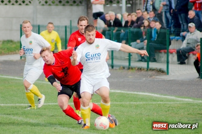 Zdjęcie w galerii na portalu naszraciborz.pl: A klasa: Derby gminy dla Tworkowa. Tysięczny mecz Dariusza Podlaska wiadomości z regionu