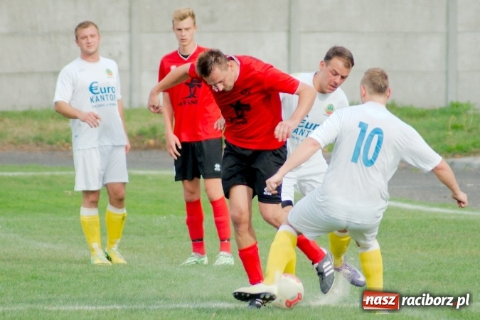 Zdjęcie w galerii na portalu naszraciborz.pl: A klasa: Derby gminy dla Tworkowa. Tysięczny mecz Dariusza Podlaska wiadomości z regionu