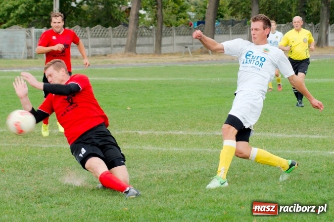 Zdjęcie w galerii na portalu naszraciborz.pl: A klasa: Derby gminy dla Tworkowa. Tysięczny mecz Dariusza Podlaska wiadomości z regionu