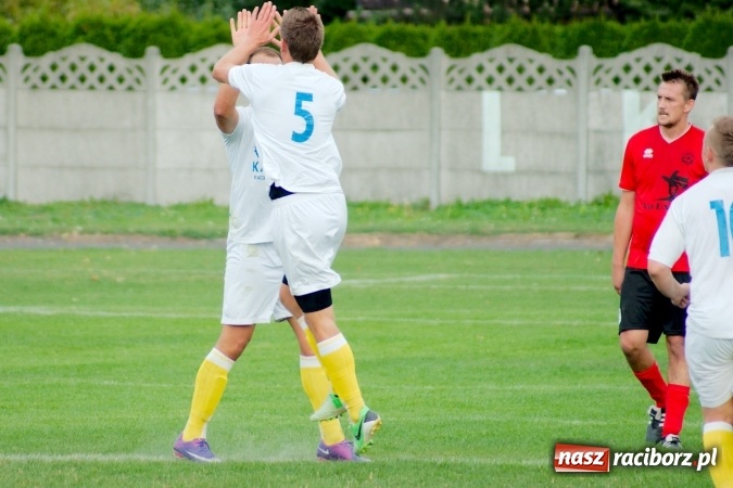 Zdjęcie w galerii na portalu naszraciborz.pl: A klasa: Derby gminy dla Tworkowa. Tysięczny mecz Dariusza Podlaska wiadomości z regionu
