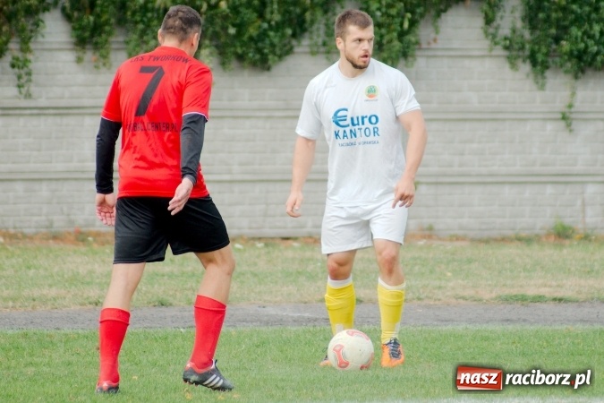 Zdjęcie w galerii na portalu naszraciborz.pl: A klasa: Derby gminy dla Tworkowa. Tysięczny mecz Dariusza Podlaska wiadomości z regionu