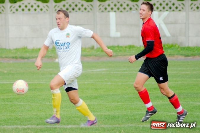 Zdjęcie w galerii na portalu naszraciborz.pl: A klasa: Derby gminy dla Tworkowa. Tysięczny mecz Dariusza Podlaska wiadomości z regionu