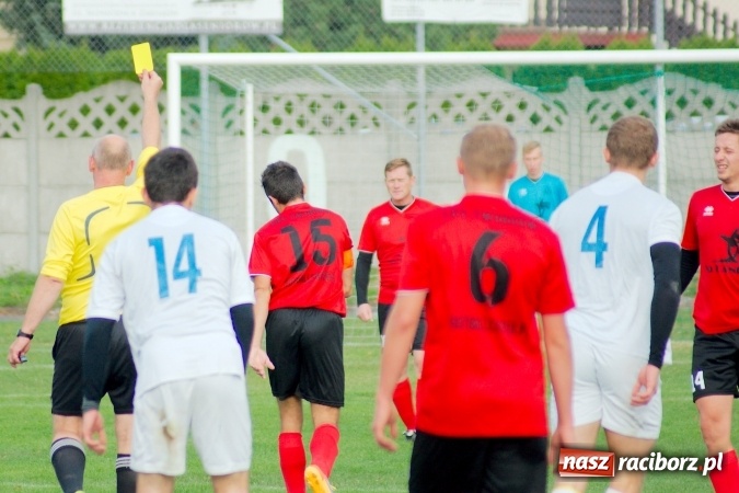 Zdjęcie w galerii na portalu naszraciborz.pl: A klasa: Derby gminy dla Tworkowa. Tysięczny mecz Dariusza Podlaska wiadomości z regionu