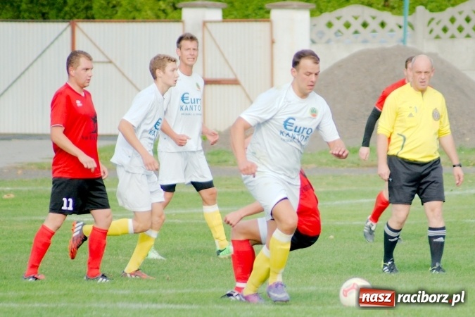 Zdjęcie w galerii na portalu naszraciborz.pl: A klasa: Derby gminy dla Tworkowa. Tysięczny mecz Dariusza Podlaska wiadomości z regionu