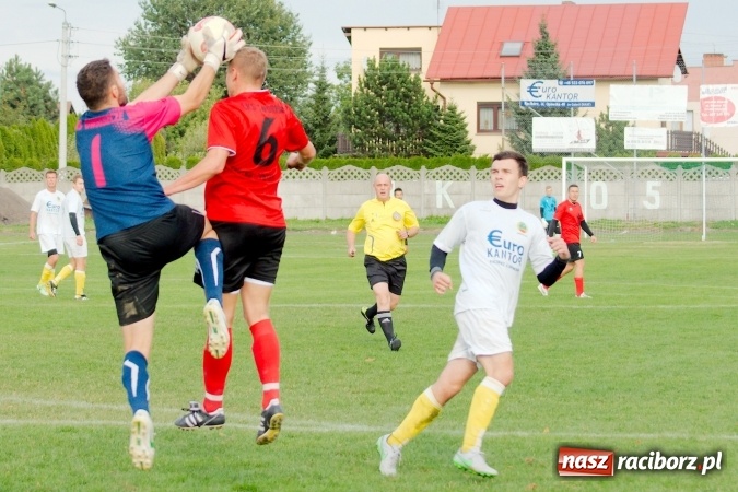 Zdjęcie w galerii na portalu naszraciborz.pl: A klasa: Derby gminy dla Tworkowa. Tysięczny mecz Dariusza Podlaska wiadomości z regionu