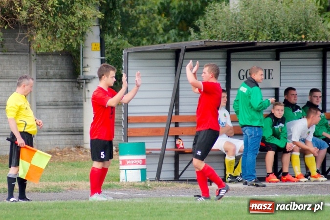 Zdjęcie w galerii na portalu naszraciborz.pl: A klasa: Derby gminy dla Tworkowa. Tysięczny mecz Dariusza Podlaska wiadomości z regionu