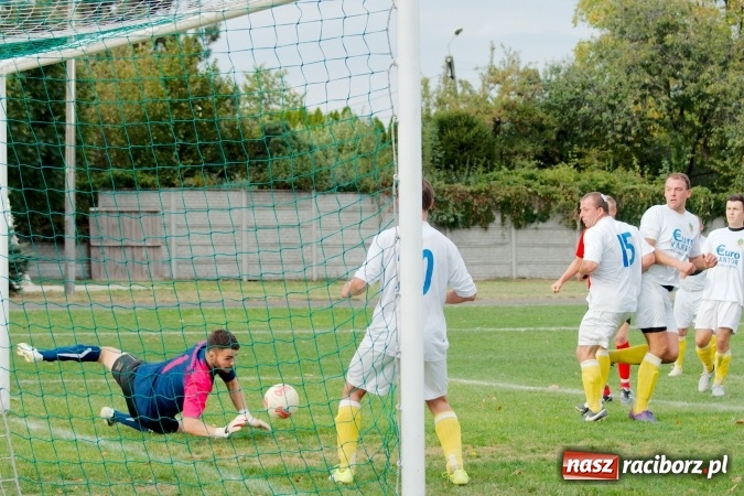 Zdjęcie w galerii na portalu naszraciborz.pl: A klasa: Derby gminy dla Tworkowa. Tysięczny mecz Dariusza Podlaska wiadomości z regionu