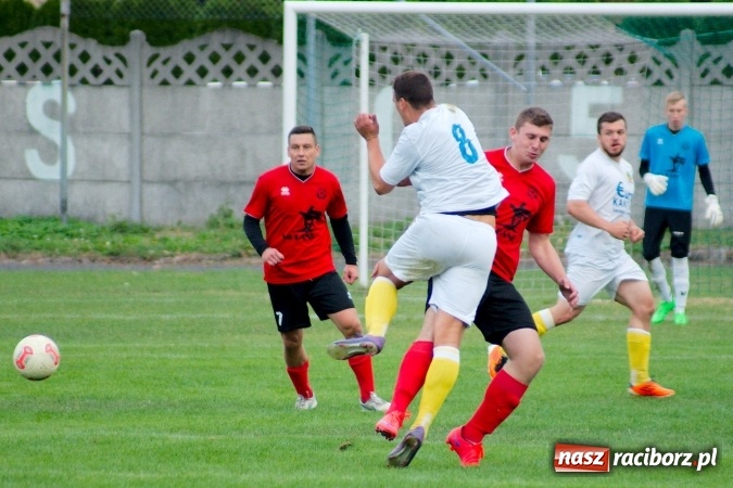 Zdjęcie w galerii na portalu naszraciborz.pl: A klasa: Derby gminy dla Tworkowa. Tysięczny mecz Dariusza Podlaska wiadomości z regionu