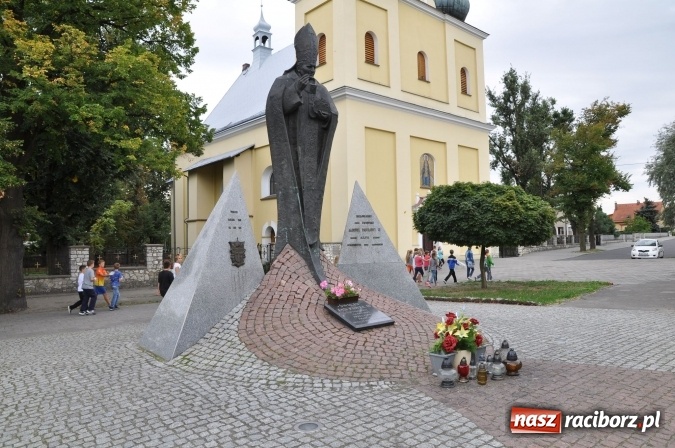 Zdjęcie w galerii na portalu naszraciborz.pl: Wyprawa - poprawa - uczniowie osiemnastki sprzątali świat wiadomości z regionu