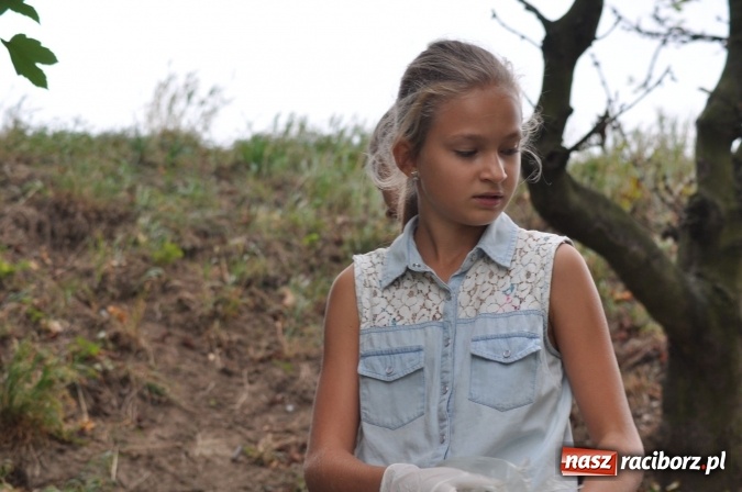 Zdjęcie w galerii na portalu naszraciborz.pl: Wyprawa - poprawa - uczniowie osiemnastki sprzątali świat wiadomości z regionu