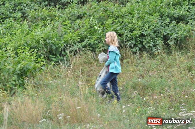 Zdjęcie w galerii na portalu naszraciborz.pl: Wyprawa - poprawa - uczniowie osiemnastki sprzątali świat wiadomości z regionu