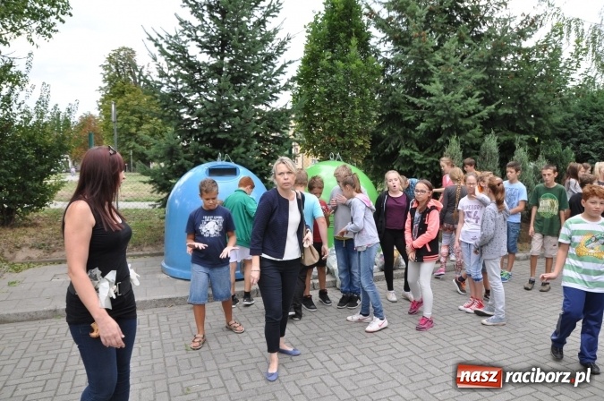 Zdjęcie w galerii na portalu naszraciborz.pl: Wyprawa - poprawa - uczniowie osiemnastki sprzątali świat wiadomości z regionu