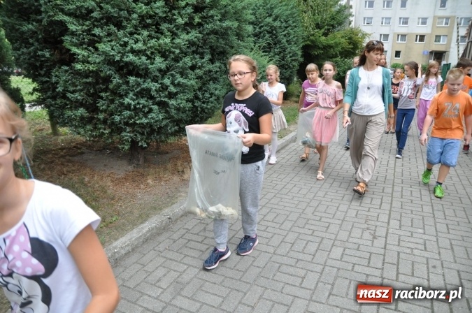 Zdjęcie w galerii na portalu naszraciborz.pl: Wyprawa - poprawa - uczniowie osiemnastki sprzątali świat wiadomości z regionu