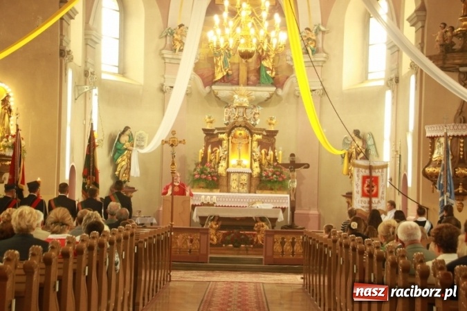 Zdjęcie w galerii na portalu naszraciborz.pl: Rewia, Miraż, zabawa, rozgrywki sportowe i podwójna tęcza, czyli atrakcje II Wielkiego Pikniku Rodzinnego w Wojnowicach wiadomości z regionu