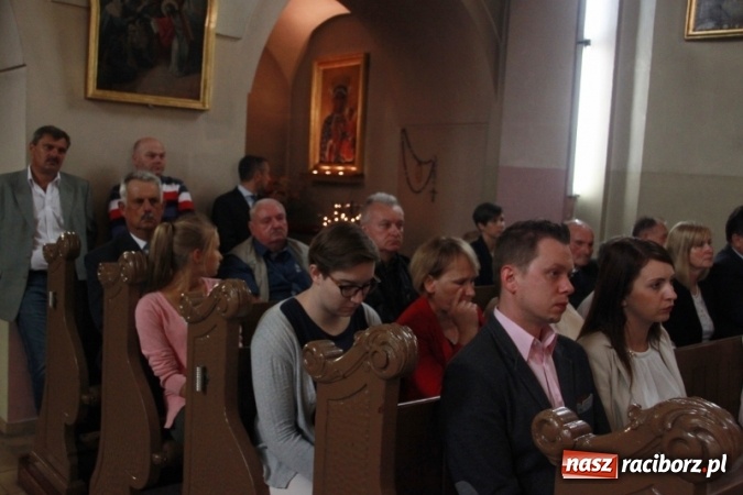 Zdjęcie w galerii na portalu naszraciborz.pl: Rewia, Miraż, zabawa, rozgrywki sportowe i podwójna tęcza, czyli atrakcje II Wielkiego Pikniku Rodzinnego w Wojnowicach wiadomości z regionu