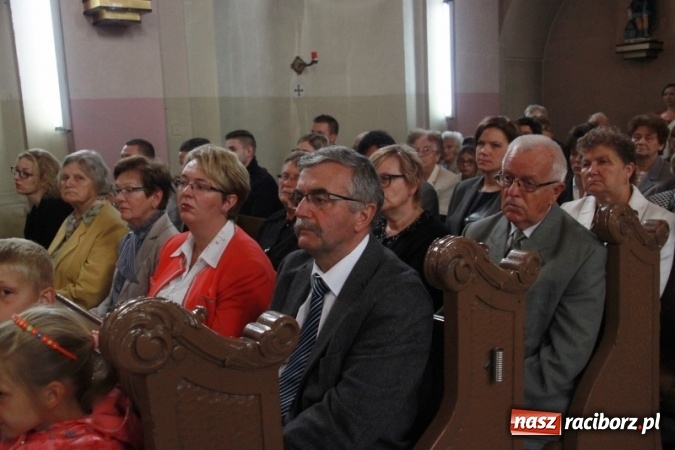 Zdjęcie w galerii na portalu naszraciborz.pl: Rewia, Miraż, zabawa, rozgrywki sportowe i podwójna tęcza, czyli atrakcje II Wielkiego Pikniku Rodzinnego w Wojnowicach wiadomości z regionu