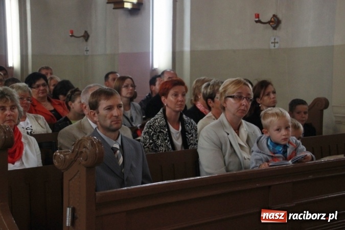 Zdjęcie w galerii na portalu naszraciborz.pl: Rewia, Miraż, zabawa, rozgrywki sportowe i podwójna tęcza, czyli atrakcje II Wielkiego Pikniku Rodzinnego w Wojnowicach wiadomości z regionu