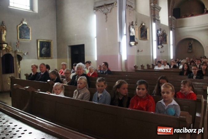 Zdjęcie w galerii na portalu naszraciborz.pl: Rewia, Miraż, zabawa, rozgrywki sportowe i podwójna tęcza, czyli atrakcje II Wielkiego Pikniku Rodzinnego w Wojnowicach wiadomości z regionu