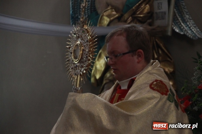 Zdjęcie w galerii na portalu naszraciborz.pl: Rewia, Miraż, zabawa, rozgrywki sportowe i podwójna tęcza, czyli atrakcje II Wielkiego Pikniku Rodzinnego w Wojnowicach wiadomości z regionu