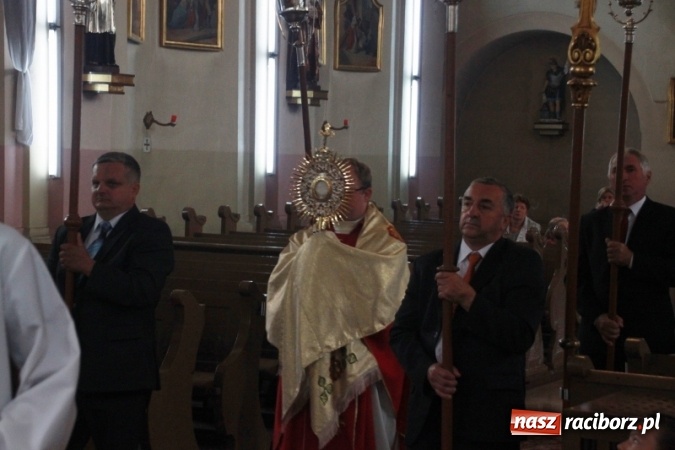 Zdjęcie w galerii na portalu naszraciborz.pl: Rewia, Miraż, zabawa, rozgrywki sportowe i podwójna tęcza, czyli atrakcje II Wielkiego Pikniku Rodzinnego w Wojnowicach wiadomości z regionu