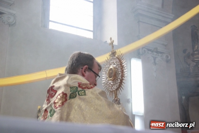 Zdjęcie w galerii na portalu naszraciborz.pl: Rewia, Miraż, zabawa, rozgrywki sportowe i podwójna tęcza, czyli atrakcje II Wielkiego Pikniku Rodzinnego w Wojnowicach wiadomości z regionu