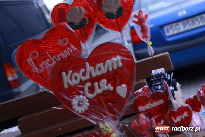 Zdjęcie w galerii na portalu naszraciborz.pl: Rewia, Miraż, zabawa, rozgrywki sportowe i podwójna tęcza, czyli atrakcje II Wielkiego Pikniku Rodzinnego w Wojnowicach wiadomości z regionu