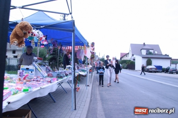 Zdjęcie w galerii na portalu naszraciborz.pl: Rewia, Miraż, zabawa, rozgrywki sportowe i podwójna tęcza, czyli atrakcje II Wielkiego Pikniku Rodzinnego w Wojnowicach wiadomości z regionu