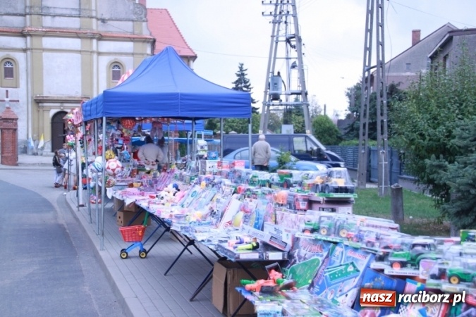 Zdjęcie w galerii na portalu naszraciborz.pl: Rewia, Miraż, zabawa, rozgrywki sportowe i podwójna tęcza, czyli atrakcje II Wielkiego Pikniku Rodzinnego w Wojnowicach wiadomości z regionu