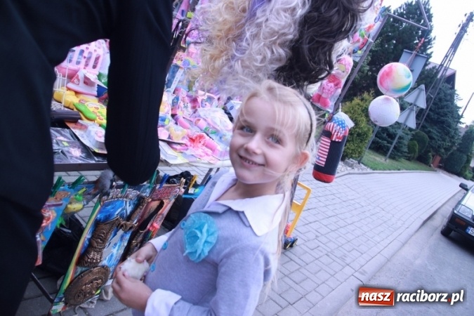 Zdjęcie w galerii na portalu naszraciborz.pl: Rewia, Miraż, zabawa, rozgrywki sportowe i podwójna tęcza, czyli atrakcje II Wielkiego Pikniku Rodzinnego w Wojnowicach wiadomości z regionu