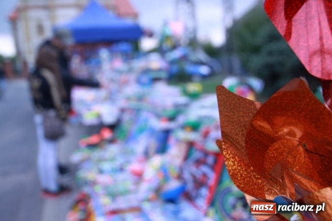Zdjęcie w galerii na portalu naszraciborz.pl: Rewia, Miraż, zabawa, rozgrywki sportowe i podwójna tęcza, czyli atrakcje II Wielkiego Pikniku Rodzinnego w Wojnowicach wiadomości z regionu