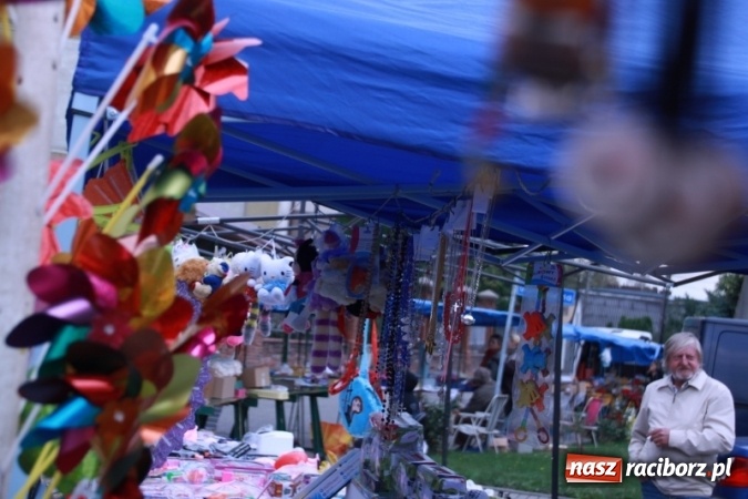 Zdjęcie w galerii na portalu naszraciborz.pl: Rewia, Miraż, zabawa, rozgrywki sportowe i podwójna tęcza, czyli atrakcje II Wielkiego Pikniku Rodzinnego w Wojnowicach wiadomości z regionu