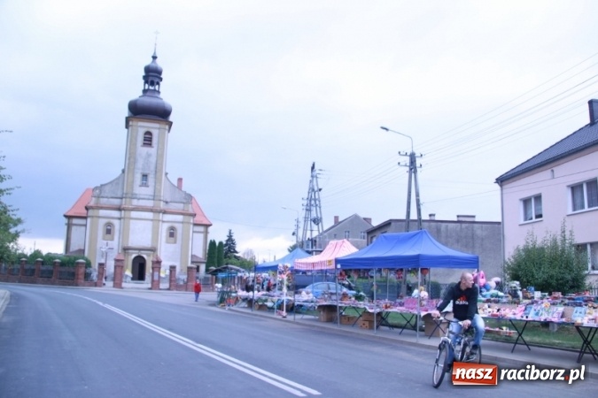 Zdjęcie w galerii na portalu naszraciborz.pl: Rewia, Miraż, zabawa, rozgrywki sportowe i podwójna tęcza, czyli atrakcje II Wielkiego Pikniku Rodzinnego w Wojnowicach wiadomości z regionu