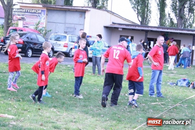 Zdjęcie w galerii na portalu naszraciborz.pl: Rewia, Miraż, zabawa, rozgrywki sportowe i podwójna tęcza, czyli atrakcje II Wielkiego Pikniku Rodzinnego w Wojnowicach wiadomości z regionu
