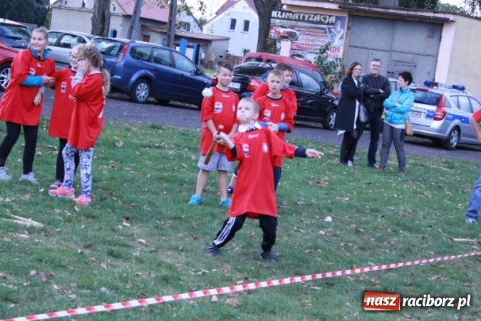 Zdjęcie w galerii na portalu naszraciborz.pl: Rewia, Miraż, zabawa, rozgrywki sportowe i podwójna tęcza, czyli atrakcje II Wielkiego Pikniku Rodzinnego w Wojnowicach wiadomości z regionu