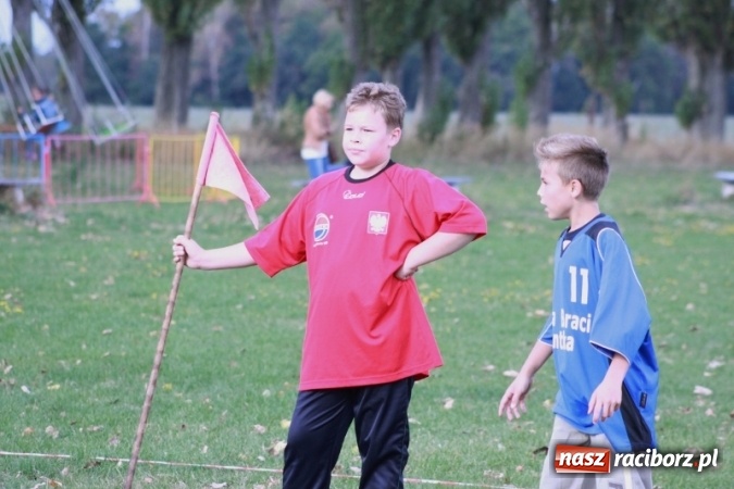 Zdjęcie w galerii na portalu naszraciborz.pl: Rewia, Miraż, zabawa, rozgrywki sportowe i podwójna tęcza, czyli atrakcje II Wielkiego Pikniku Rodzinnego w Wojnowicach wiadomości z regionu