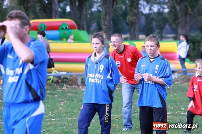 Zdjęcie w galerii na portalu naszraciborz.pl: Rewia, Miraż, zabawa, rozgrywki sportowe i podwójna tęcza, czyli atrakcje II Wielkiego Pikniku Rodzinnego w Wojnowicach wiadomości z regionu