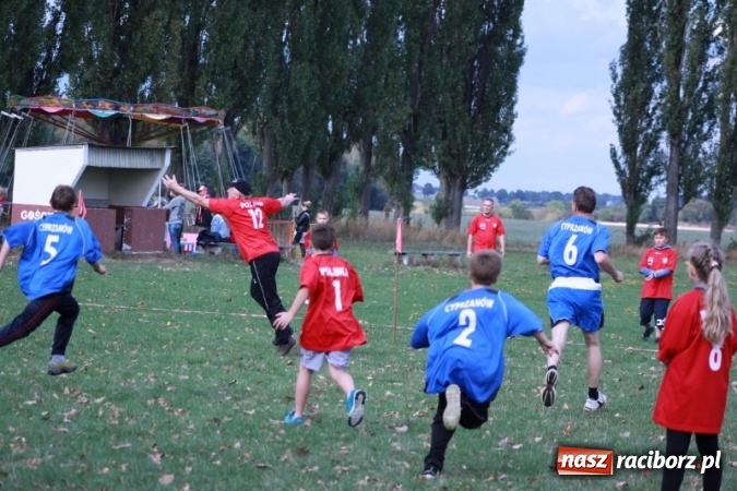 Zdjęcie w galerii na portalu naszraciborz.pl: Rewia, Miraż, zabawa, rozgrywki sportowe i podwójna tęcza, czyli atrakcje II Wielkiego Pikniku Rodzinnego w Wojnowicach wiadomości z regionu