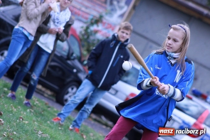 Zdjęcie w galerii na portalu naszraciborz.pl: Rewia, Miraż, zabawa, rozgrywki sportowe i podwójna tęcza, czyli atrakcje II Wielkiego Pikniku Rodzinnego w Wojnowicach wiadomości z regionu