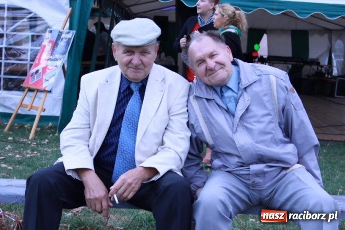 Zdjęcie w galerii na portalu naszraciborz.pl: Rewia, Miraż, zabawa, rozgrywki sportowe i podwójna tęcza, czyli atrakcje II Wielkiego Pikniku Rodzinnego w Wojnowicach wiadomości z regionu