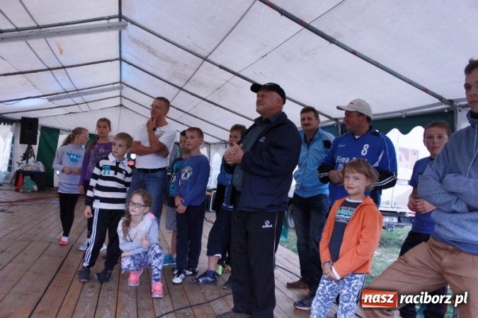 Zdjęcie w galerii na portalu naszraciborz.pl: Rewia, Miraż, zabawa, rozgrywki sportowe i podwójna tęcza, czyli atrakcje II Wielkiego Pikniku Rodzinnego w Wojnowicach wiadomości z regionu