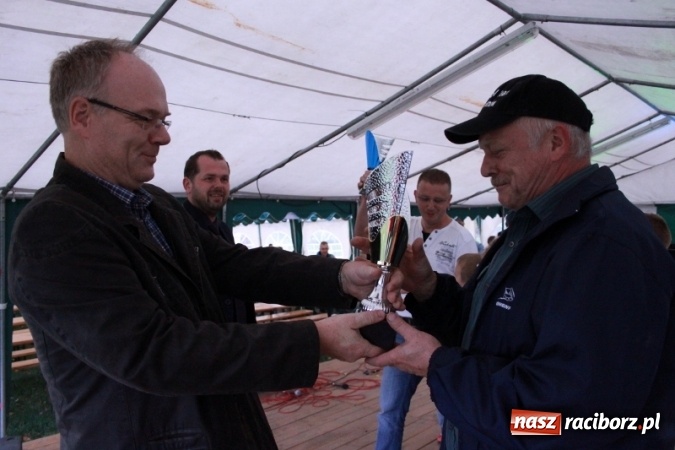 Zdjęcie w galerii na portalu naszraciborz.pl: Rewia, Miraż, zabawa, rozgrywki sportowe i podwójna tęcza, czyli atrakcje II Wielkiego Pikniku Rodzinnego w Wojnowicach wiadomości z regionu