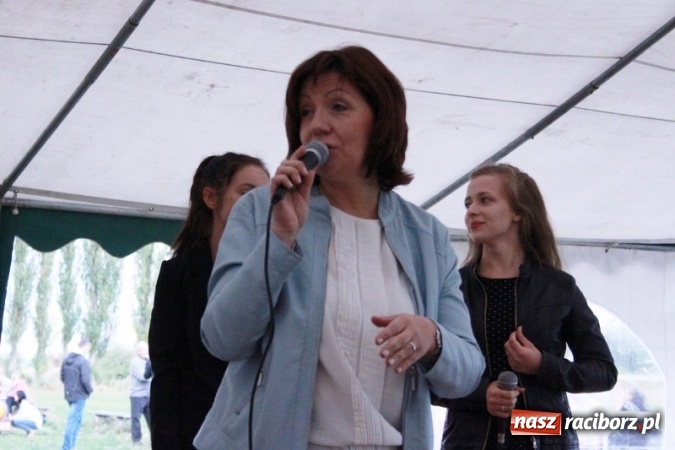 Zdjęcie w galerii na portalu naszraciborz.pl: Rewia, Miraż, zabawa, rozgrywki sportowe i podwójna tęcza, czyli atrakcje II Wielkiego Pikniku Rodzinnego w Wojnowicach wiadomości z regionu